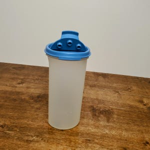 Tupperware 1641 22oz Pour Shake Modular Mate Spices Shaker Blue Lid 1912 1913