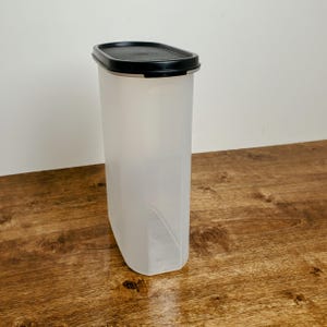 Tupperware Modular Mates Oval Container New #1614 9.75 Cup Black Seal