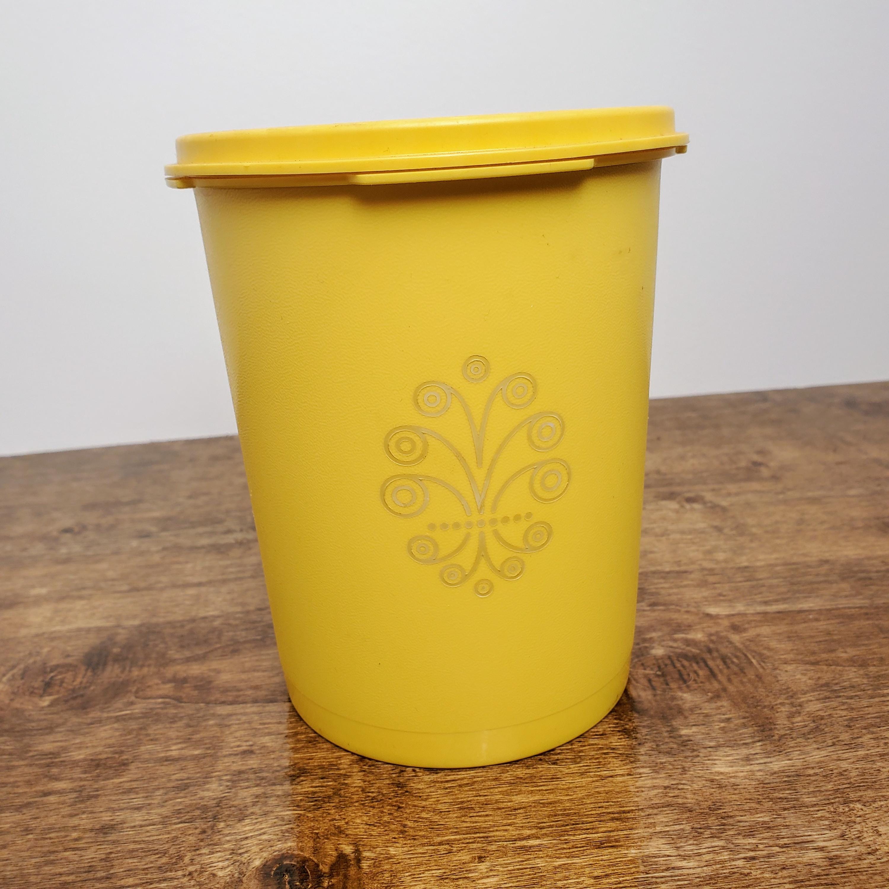 Vintage YELLOW TUPPERWARE Servalier 5 Cup 811 With Lid - Etsy