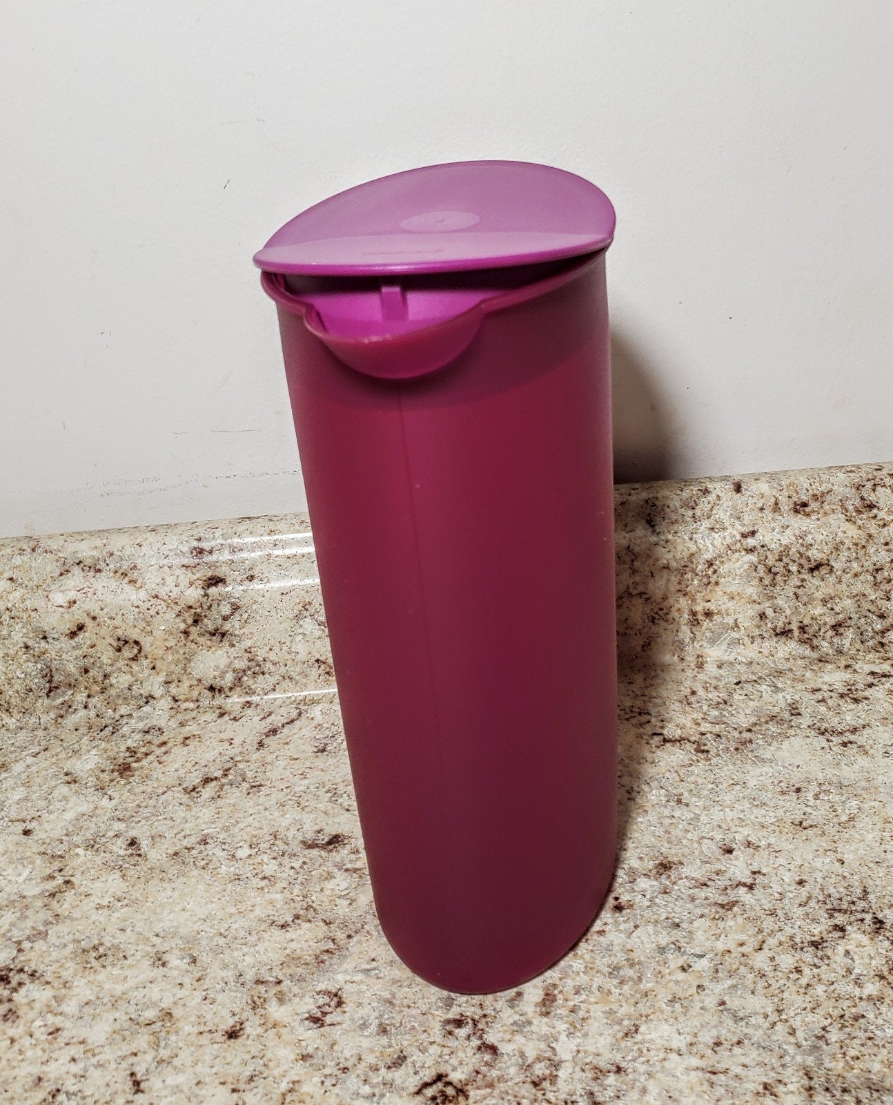 Tupperware Classic Impression 2 Quart Pitcher Fuchsia Pink