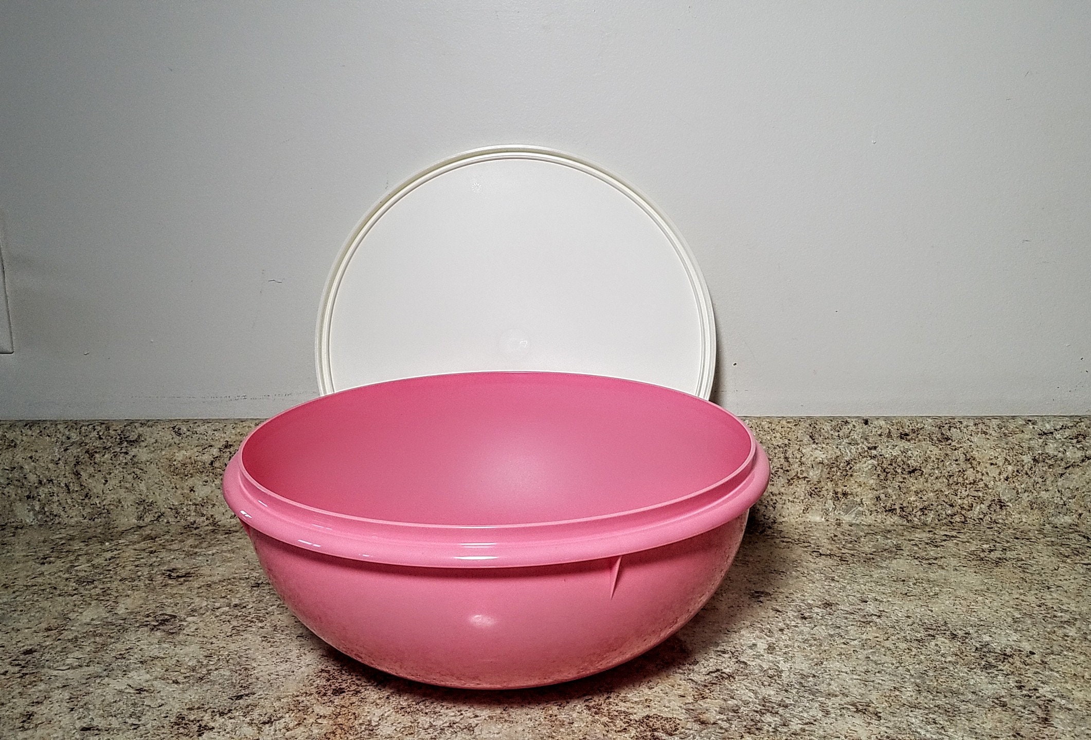 New TUPPERWARE Large 12 Cup Sheer Mixing Bowl #272 with Red Lid
