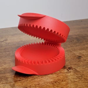 Tupperware Mini Pie Ravioli Pizza Rolls Pastry Turnover Empanada Makers Red