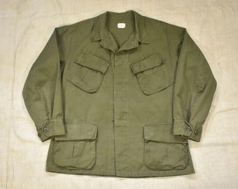 Vintage 1960s Vietnam War US Army Jungle Fatigue Jacket ~ Small