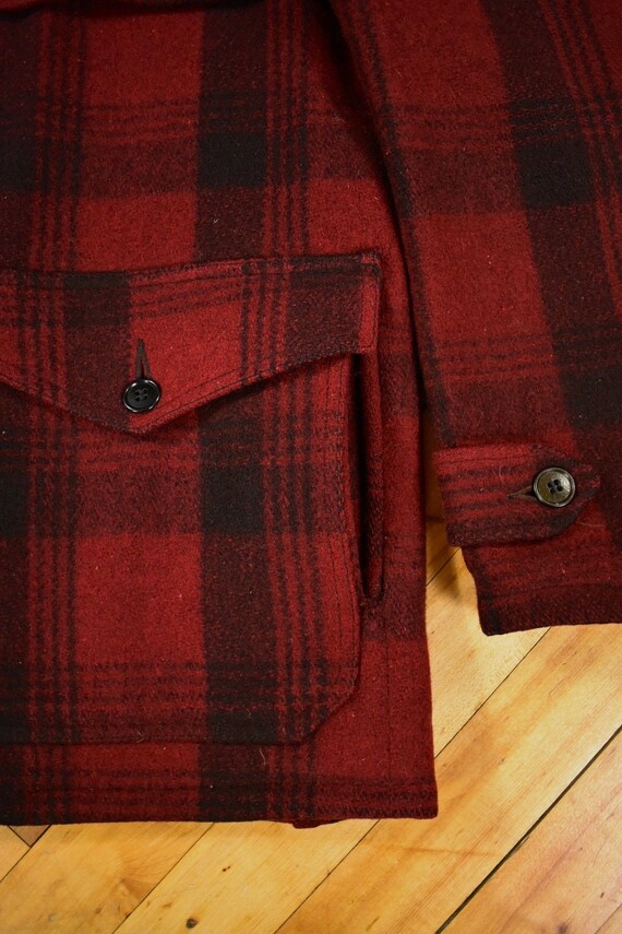 1940s Mackinaw Wool Coat Size Large Caped Plaid V… - image 4