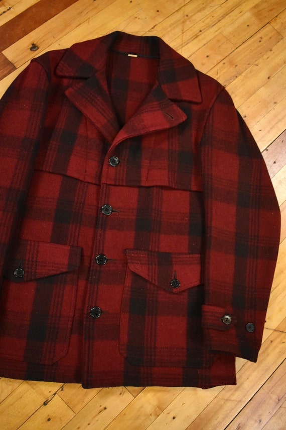 1940s Mackinaw Wool Coat Size Large Caped Plaid V… - image 2