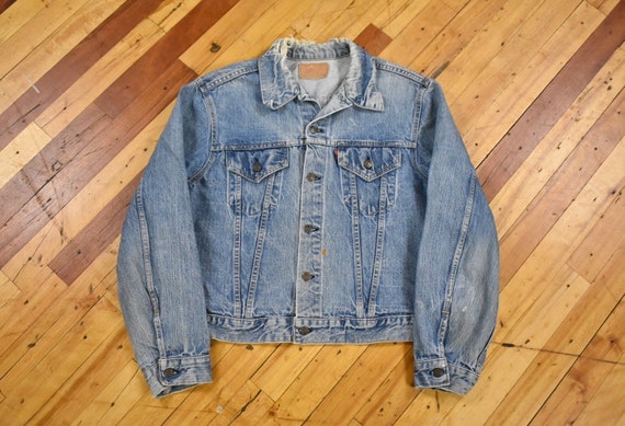 70s Levi’s Size 46 Type III Faded Denim Jacket Light Wash