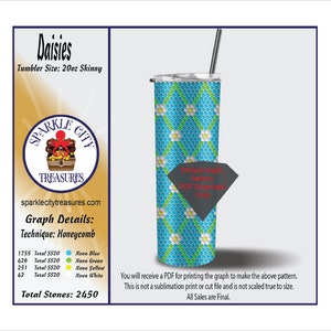 Pode incluir: Um copo skinny de 20oz com um design de favo de mel com margaridas em azul, verde, amarelo e branco. O copo é mostrado com um canudo. O texto "Daisies" e "Tumbler Size: 20oz Skinny" é visível na parte superior da imagem. O texto "Printed Graph Pattern PDF Download Only" é visível em forma de diamante no copo. O texto "Sparkle City Treasures" é visível em um círculo na parte inferior da imagem. O texto "Graph Details: Technique: Honeycomb" é visível abaixo do círculo. O texto "1755 Total SS20 Neon Blue" é visível abaixo do texto "Graph Details: Technique: Honeycomb". O texto "426 Total SS20 Neon Green" é visível abaixo do texto "1755 Total SS20 Neon Blue". O texto "251 Total SS20 Neon Yellow" é visível abaixo do texto "426 Total SS20 Neon Green". O texto "42 Total SS20 Neon White" é visível abaixo do texto "251 Total SS20 Neon Yellow". O texto "Total Stones: 2450" é visível abaixo do texto "42 Total SS20 Neon White".