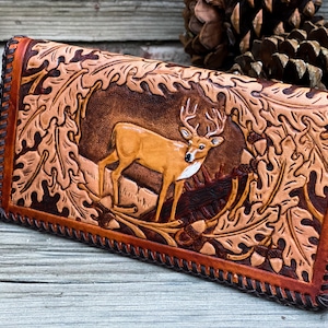 Outdoorsman Tooled Laced Carteira longa com design Buck