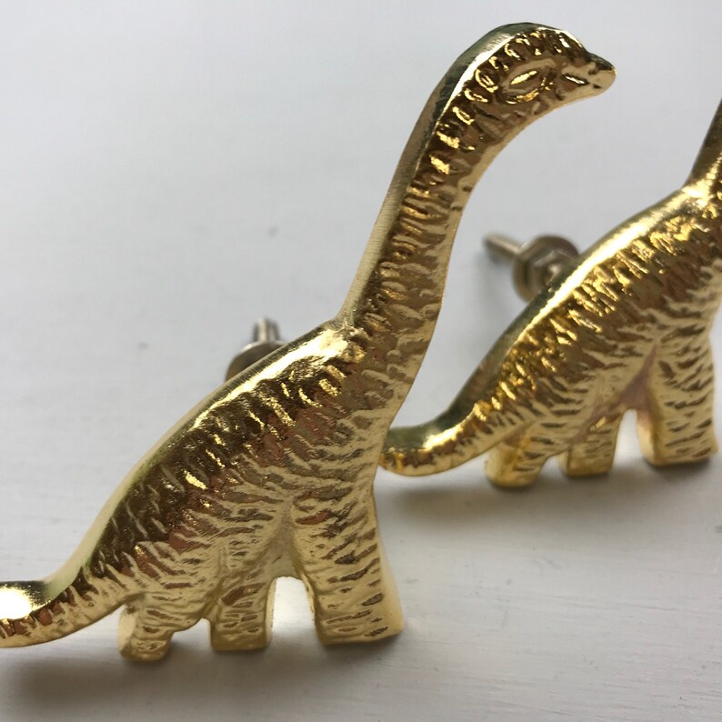 Золотой динозавр. Золото динозавров. Золото динозавров игрушка. Золотые серьги с динозаврами.