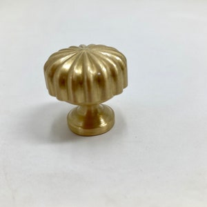 Sunflower Brass Knob Solid 25mm Kitchen Cabinet Furniture Handle