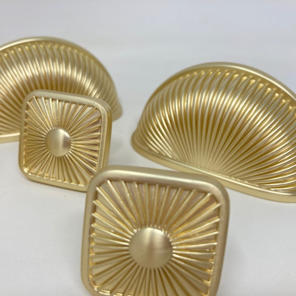 Shell Shaped Cup Handle in Satin Brass | Drawer Knob | Furniture Knob | Cabinet Knob | Kitchen Door Knob | Satin Gold | Kitchen Replacement