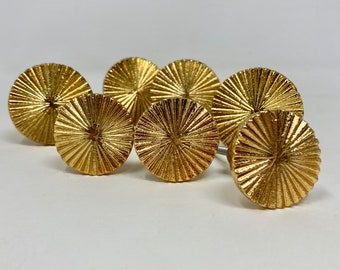 Crackled Gold vintage Art Déco Fan Iron Drawer Pull | 2 tailles | Grand et petit | Poignée de porte d’armoire rustique | Boutons de porte