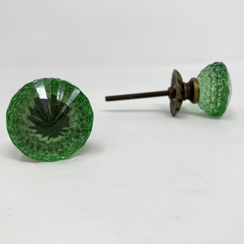 Bouton vintage en verre de style victorien vert avec col en bronze antique Meuble de chambre à coucher avec poignée de tiroir pour décoration intérieure image 7