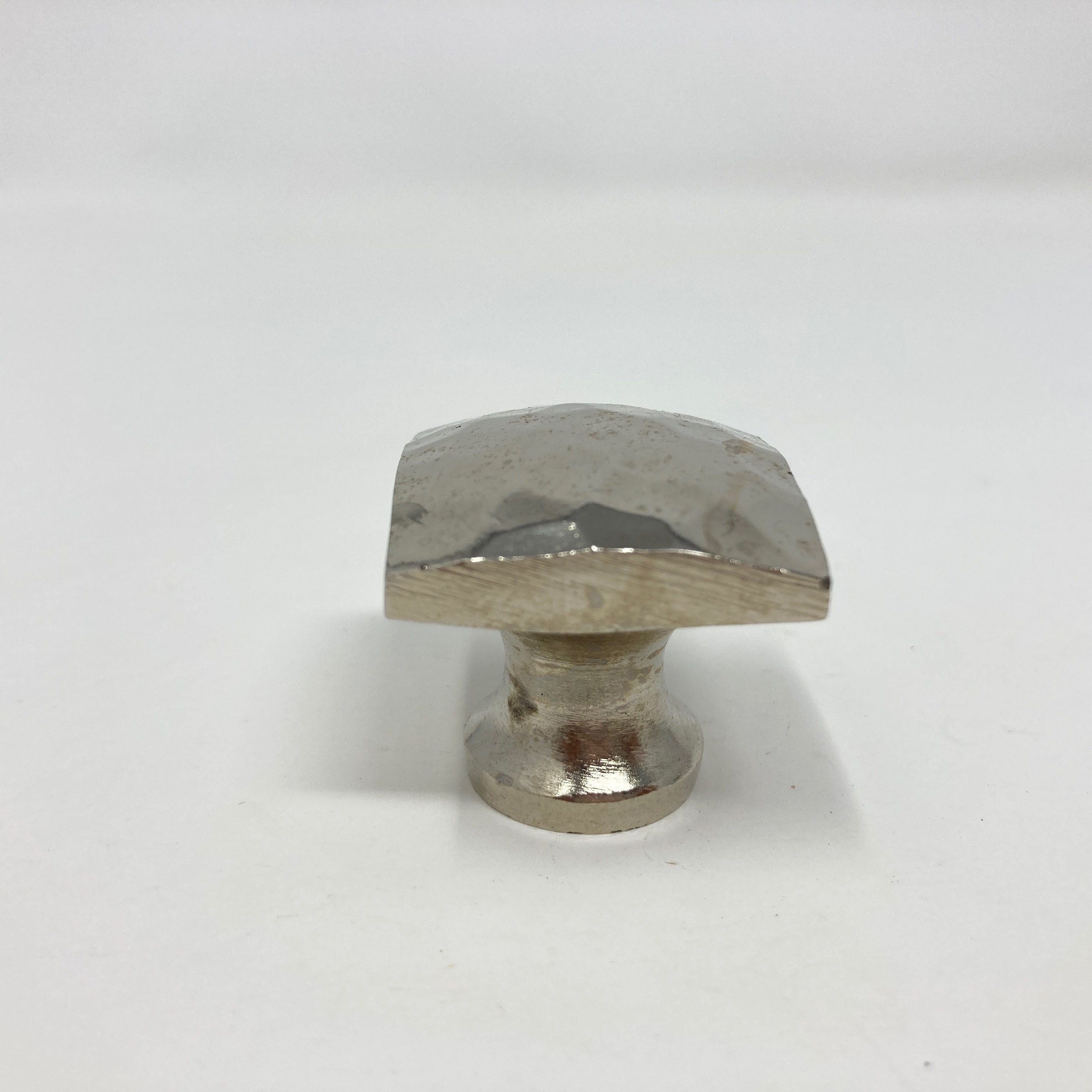 Gorgeous Square Silver Coloured Metal Knob Light Hammered Detail Handle Kitchen Gorgeous Square Silver Coloured Metal Knob Light Hammered Detail Handle Kitchen