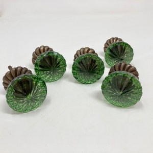 Bouton vintage en verre de style victorien vert avec col en bronze antique Meuble de chambre à coucher avec poignée de tiroir pour décoration intérieure image 5