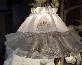 Lampenschirm-Petticoat-Kollektion „H comme Home“.