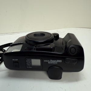 Vintage Olympus Infinity Zoom 200 - zoom lens camera -  takes  Film - 35mm point shoot camera