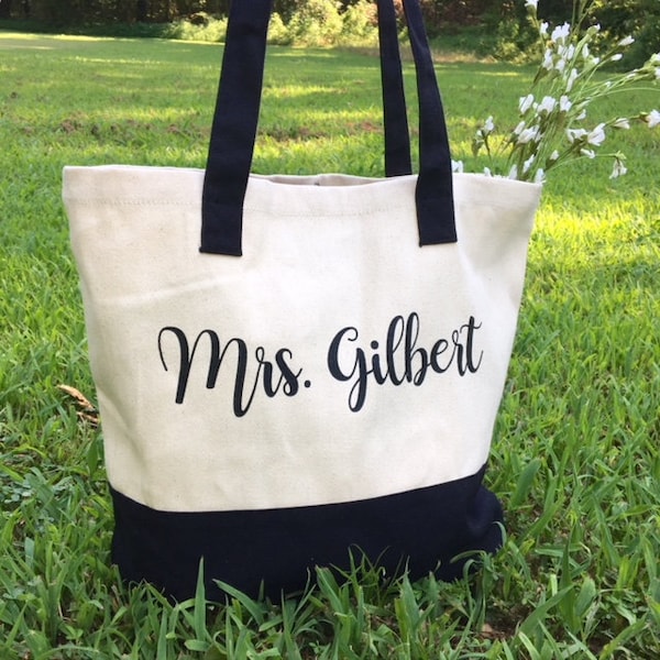 Personalized Gift for Bride, Bride Bag, Custom Wedding Gift, Mrs Personalized Last Name Gift, Canvas Bag, Bridal Shower Gift with Bride Name
