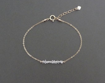 Sierlijke Herkimer diamanten kristallen staafarmband, delicate kristallen armband, geboortesteen april, verstelbare gold filled armband, cadeau voor haar