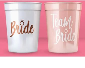 Set de vasos para despedida de soltera, reutilizables, de plástico rosa y blanco.
