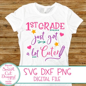 1. Klasse Just Got a lot cuter Svg, Back to School Svg Mädchen, Erstklässler Svg, Erster Schultag Svg, Cricut, Silhouette, Dxf, Sublimation
