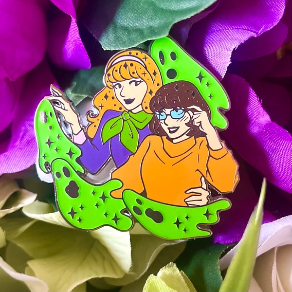 Daphne X Velma Emaille Pin