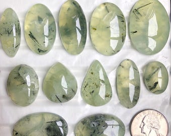 Cabochon di prehnite selezionato, gemma semipreziosa naturale per la creazione di gioielli, design artigianali, anelli e pendenti A397