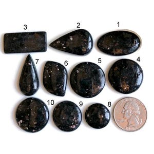 Gute Qualität Nuummite A One Qualität 100% natürlicher Nuummite Edelstein Heilstein für Anhänger Armband machen LOT-C