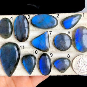 Geselecteerde natuurlijke blauwe flitsende labradoriet cabochon, natuurlijke halfedelsteen voor het maken van perfecte ringen, goede kwaliteit labradoriet LOT-D4