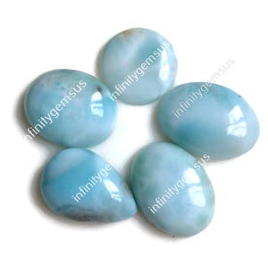 Cabochon in larimar di qualità superiore, 12 x 15 mm circa, confezione da 5 pezzi, pietra preziosa larimar per la realizzazione di ciondoli perfetti, cristallo curativo 84549