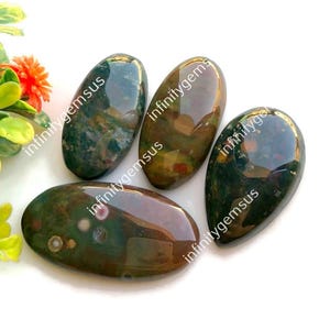 Prachtige bloedsteen cabochon, 28-26 mm, ongeveer gemengde vormen en maten Rode en groene kleur bloedsteen, geboortesteen edelsteen, beschermingskristal
