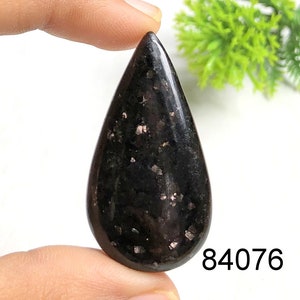 Cabochon de pierres précieuses nuummite, Pierre semi-précieuse naturelle pour la fabrication de bijoux, Cabochons de bijoux polis à la main, Pierre naturelle