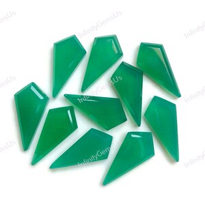 Groene onyx gefacetteerde stropdas vliegervorm edelsteen 10 stuks verpakking, 10 x 20 mm stapgeslepen edelsteen, natuurlijke groene onyx voor het maken van sieraden, vliegervorm sieraden