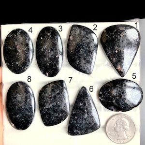 Cabujón de nuummita seleccionado, piedra semipreciosa suelta para joyería, joyería de nuummita, piedra de nacimiento, lote A108
