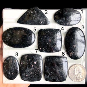 Cabujón de nuummita seleccionado, piedra semipreciosa natural para joyería, cristal de poder, lote 77