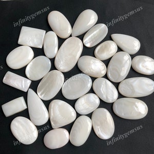 AAA + Calidad White Shell Gemstone Cabochon, Natural Mop Shell Lote al por mayor por peso con diferentes formas y tamaños para la fabricación de joyas