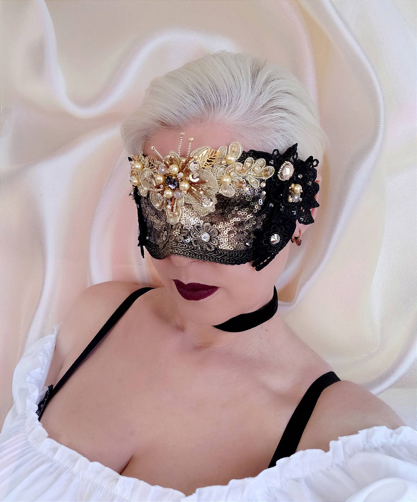 Deluxe Masquerade Costume Adult Black Gold main image 1