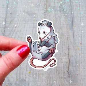 Adesivo Possum Momma Glitter Holográfico