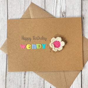 Carte d'anniversaire personnalisée avec fleurs au crochet