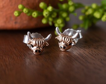 Pendientes de vaca de las Tierras Altas, plata con baño de oro rosa.