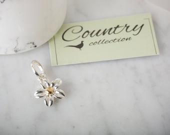Silber Daisy Flower Charm - Sterling Silber Blumen Charm mit einer Gelbgold Mitte kompatibel mit den meisten Bettelarmbändern