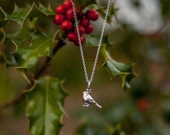 Collier ou pendentif Robin, ce collier oiseau en argent sterling est un cadeau parfait pour un amateur d'oiseaux.