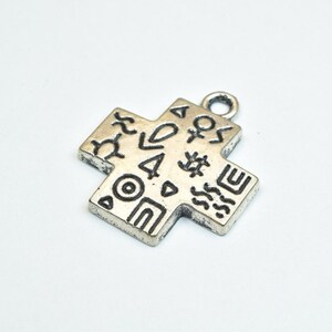 6 Stück Silberlegierung Kreuz Charm Perlen antik silber Größe 24,5x21mm dekoratives Design Metallperlen 2,5mm Springring Öffnung zur Schmuckherstellung