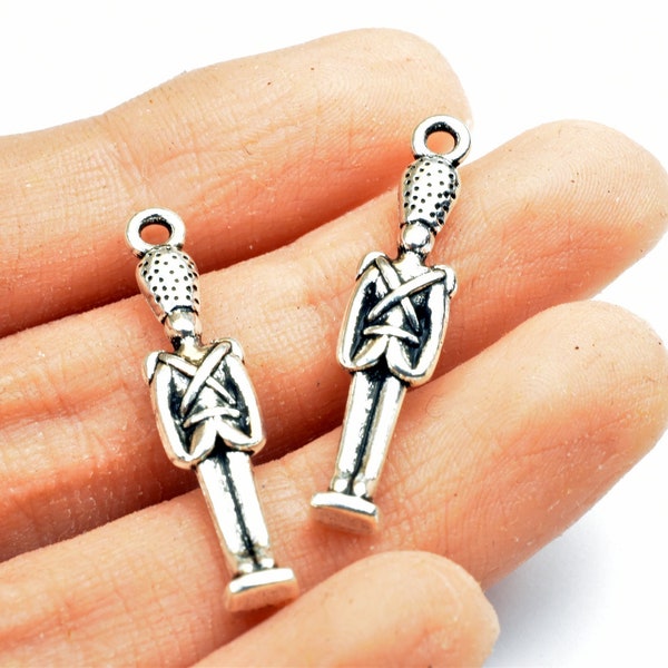 Royal british soldiers charms queen's guard size 21x7mm silver color charm double facependant finding for jewelry making 9pcs per pack