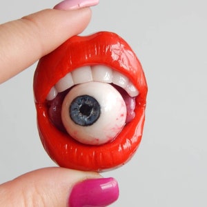 Eye in mouth pin Eyeball in teeth brooch creepy Human eye Scary weird stuff Horror accessory Gothic jewelry Nurse Medic Ophthalmology gift