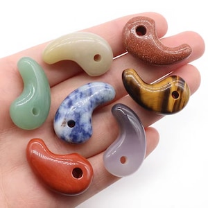 Colgantes de piedras preciosas Magatama de 16x30 mm, Suministro de colgantes de collar Magatama, 2 colgantes