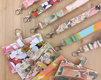 Vintage-style badge holder with or without neck strap - Business card protector - Accessory for nurses, caregivers, and professionals