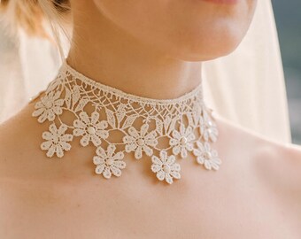 White lace and beaded flower necklace - Wedding jewelry - Choker for brides and bridesmaids