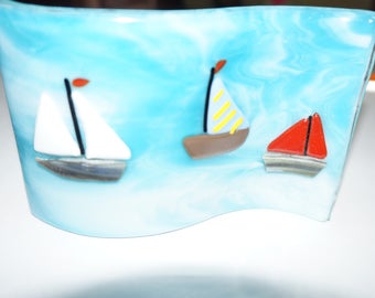 Sail boat curved stand