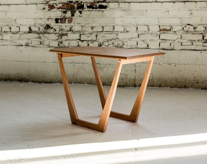 Haussmann® Wood Wave Verve Accent Snake Table 12x14x30 in H Walnut Oil